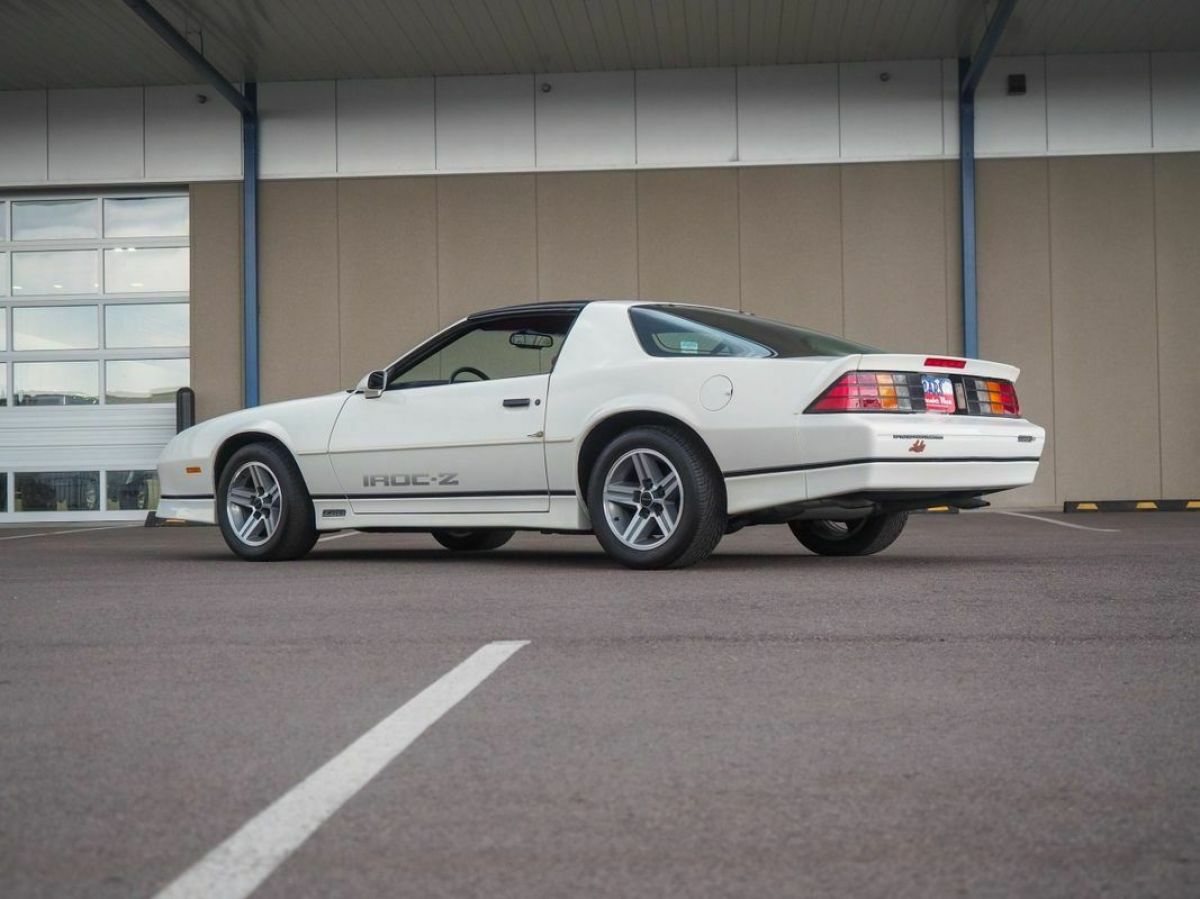 1987 Chevrolet Camaro Z28 16k Miles Highly Optioned 1 Family Owned 5.7L - photo 2