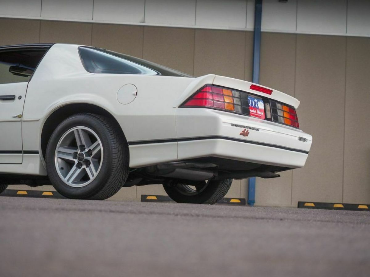 1987 Chevrolet Camaro Z28 16k Miles Highly Optioned 1 Family Owned 5.7L - photo 4