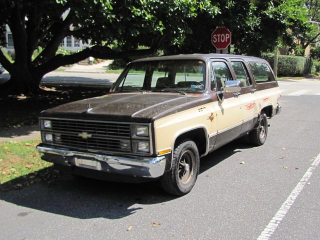5.7L/350CID V8, 2WD, tailgate, unusually clean underneath, I love this truck! 1984 Chevrolet Suburban Silverado