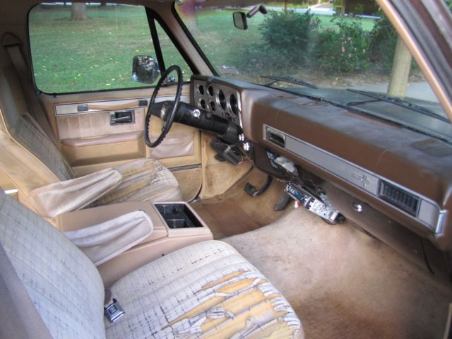1984 Chevrolet Suburban Silverado - photo 6