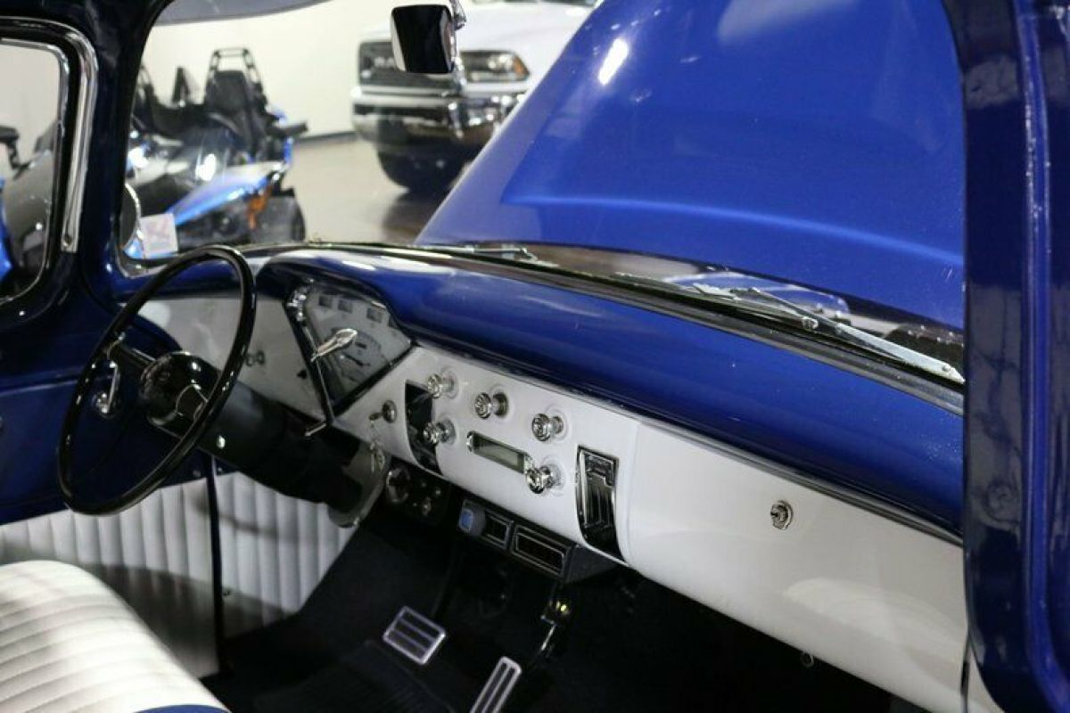 1958 Chevrolet C/K Pickup 1500 white vinyl - photo 5