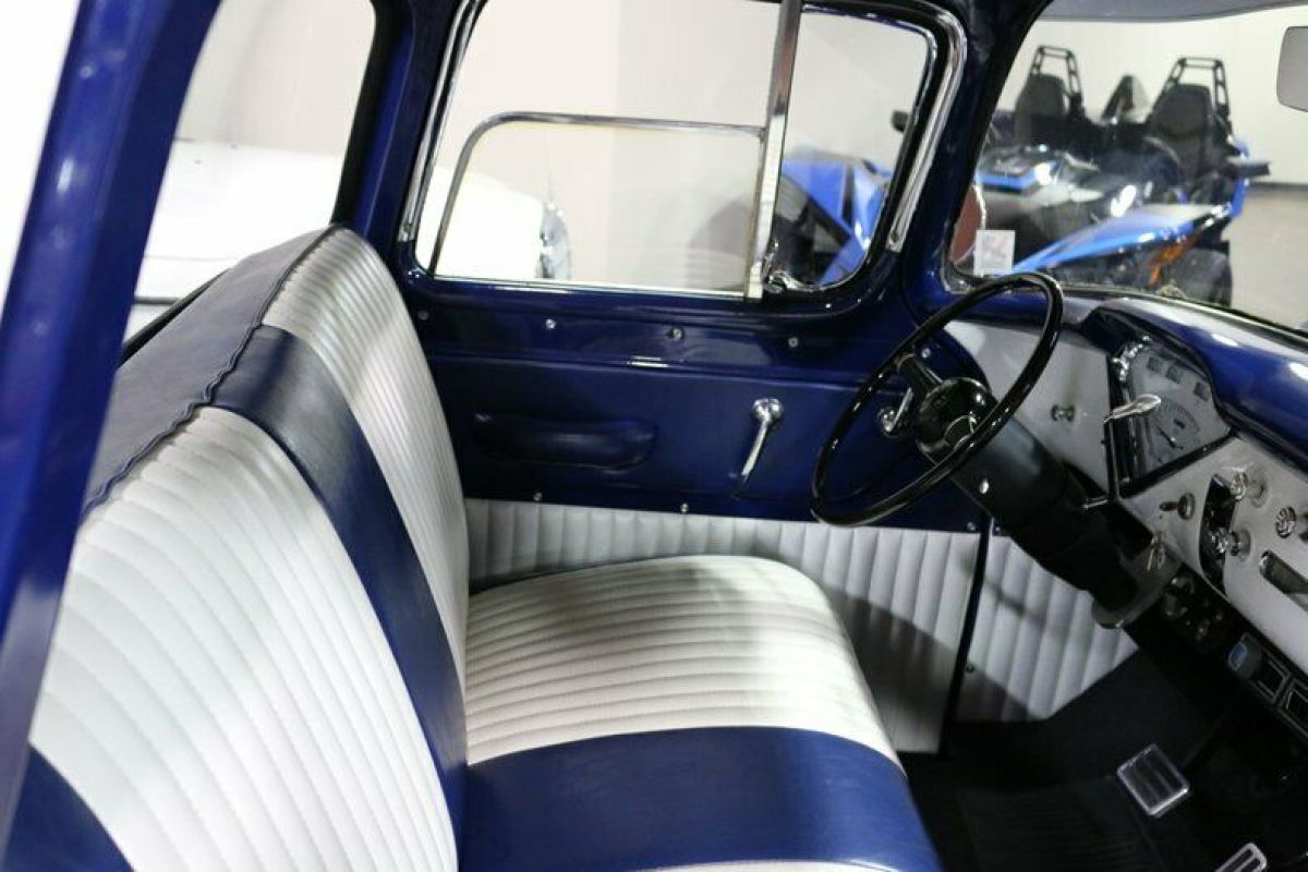 1958 Chevrolet C/K Pickup 1500 white vinyl - photo 8