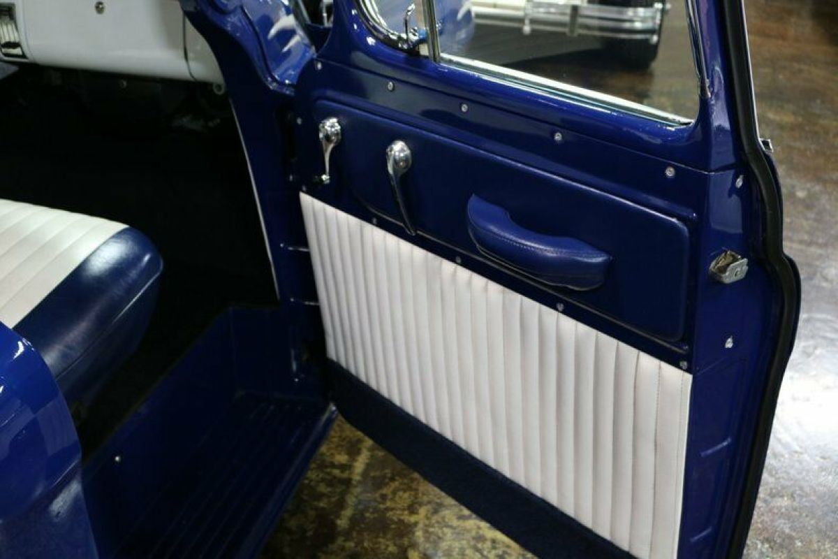 1958 Chevrolet C/K Pickup 1500 white vinyl - photo 9