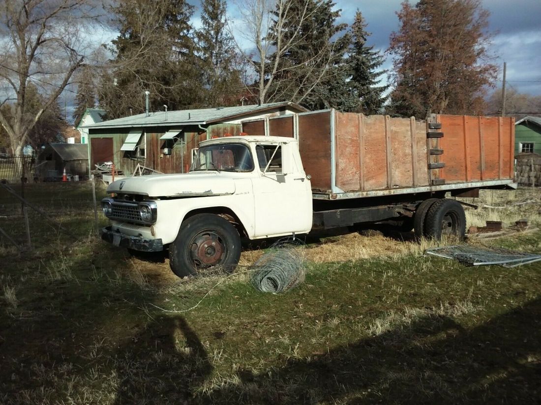 58 ford truck - large pickup body with very large wheels, dualies, nice chrome 1958 Ford F-350