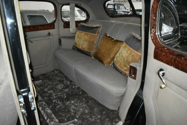 1940 Packard Super 8 180 Touring Sedan - photo 6