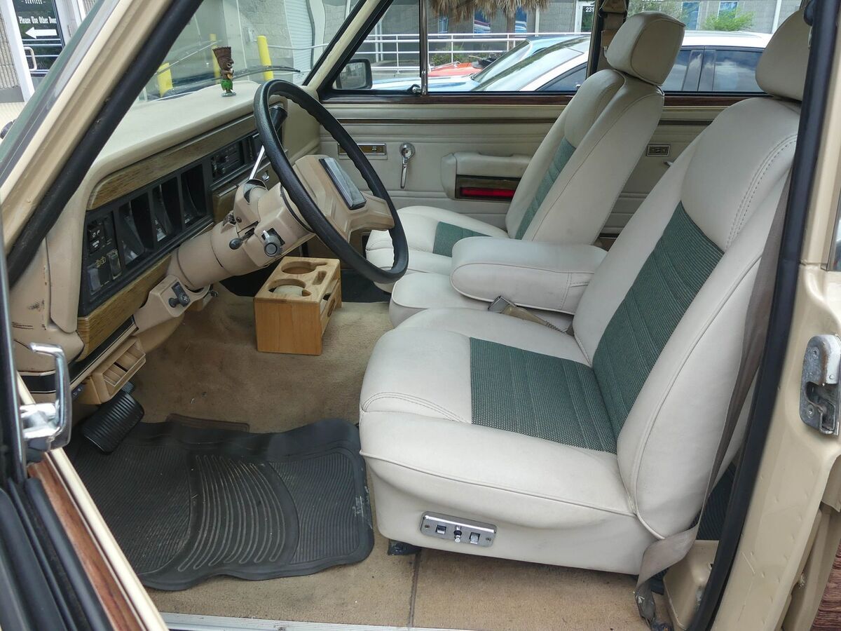 1989 Jeep Grand Wagoneer - photo 3
