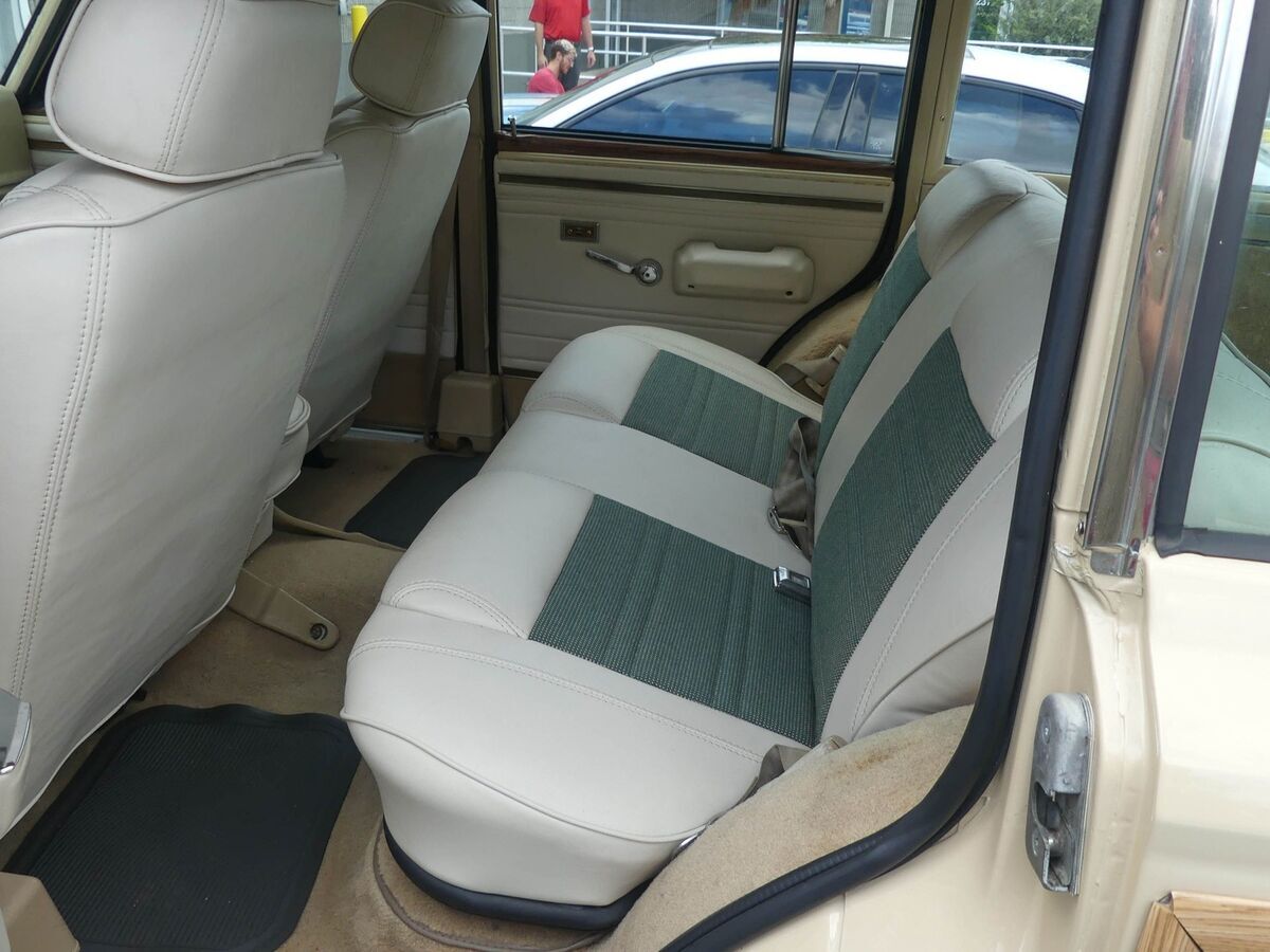 1989 Jeep Grand Wagoneer - photo 4