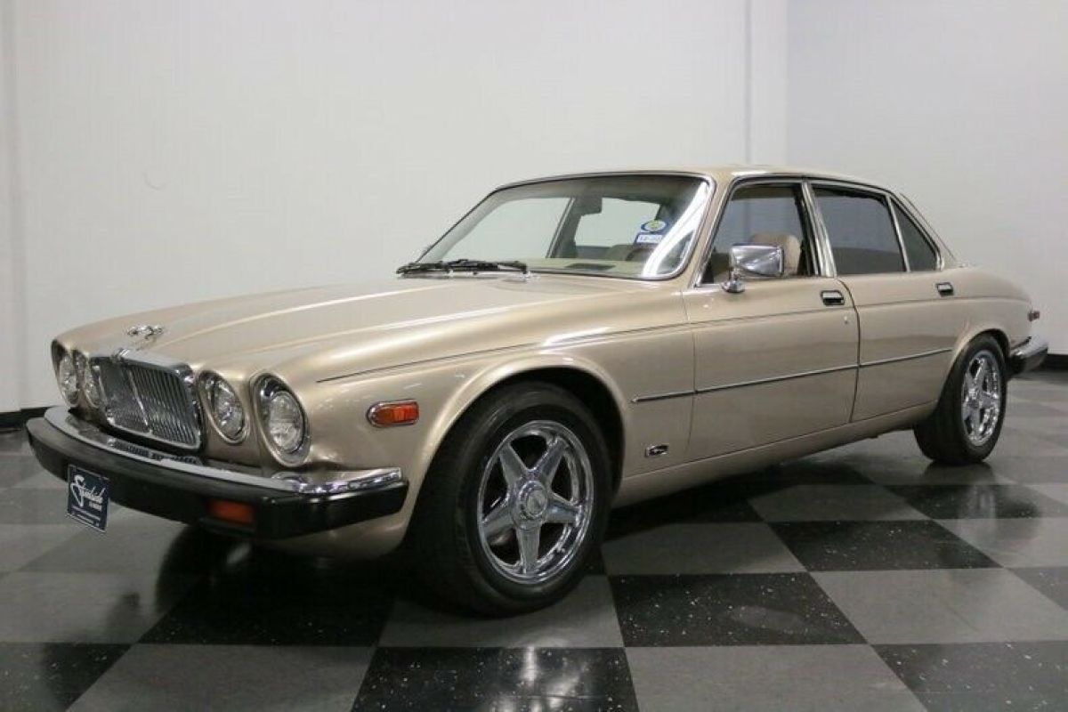 1983 Jaguar XJ6 Restomod - photo 6