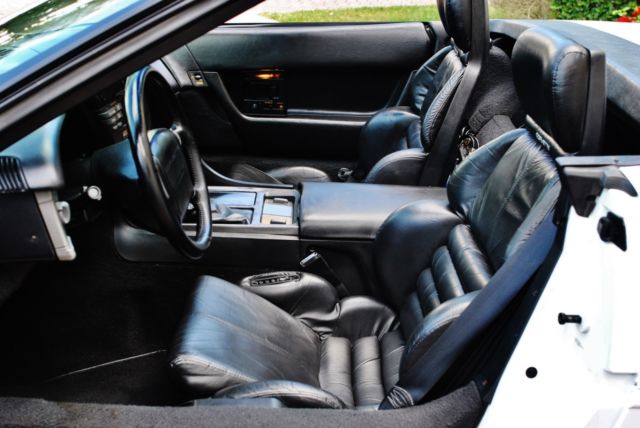 1991 Chevrolet Corvette Convertible only 49k Miles Clean CarFax - photo 5