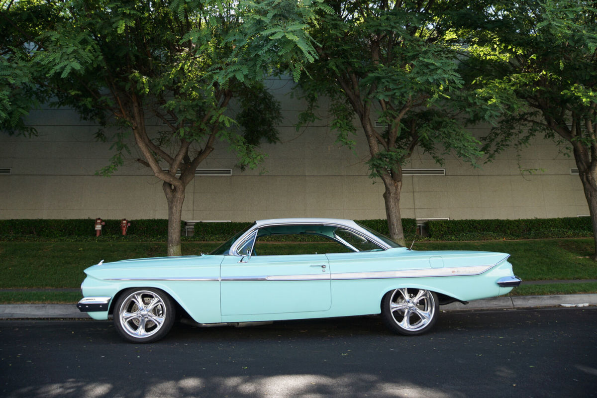1961 Chevrolet Impala 2 Door Hardtop Custom - photo 2