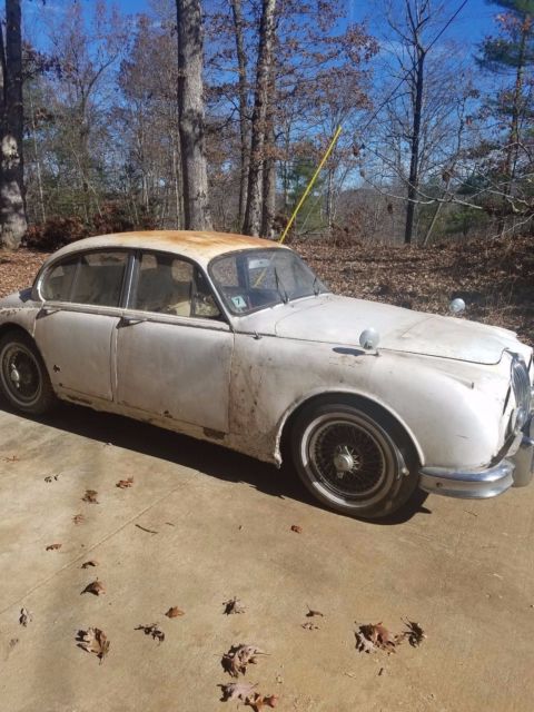 61 Jaguar MK2 3.8L 1961 Jaguar MK2 leather and wool