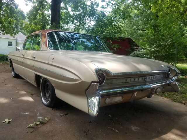 1961 Oldsmobile Eighty-Eight Holiday - photo 4