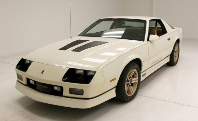 6,305 Original Miles/Showroom New/305ci V8/Pristine Interior 1986 Chevrolet IROC Camaro