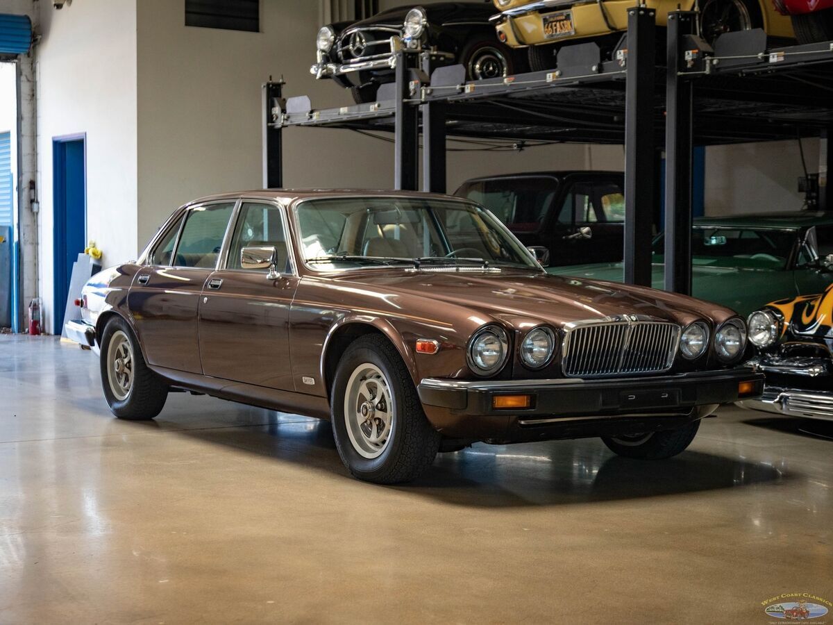 1986 Jaguar XJ6 4.2L 6cyl Door Sedan - photo 10
