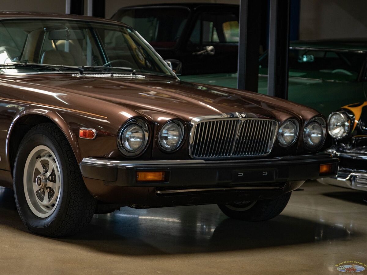 1986 Jaguar XJ6 4.2L 6cyl Door Sedan - photo 12