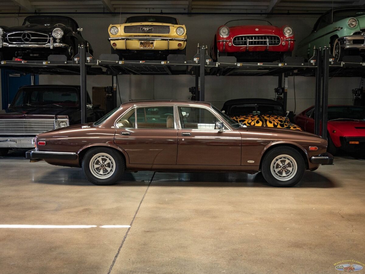 1986 Jaguar XJ6 4.2L 6cyl Door Sedan - photo 3
