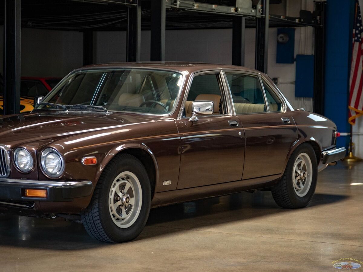 1986 Jaguar XJ6 4.2L 6cyl Door Sedan - photo 9