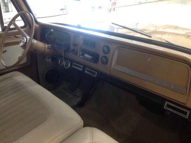 1965 Chevrolet Suburban - photo 12