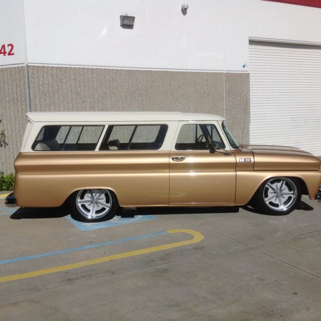 1965 Chevrolet Suburban - photo 3