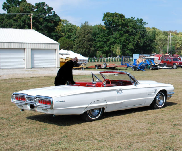 1965 Ford Thunderbird Convertible - photo 12