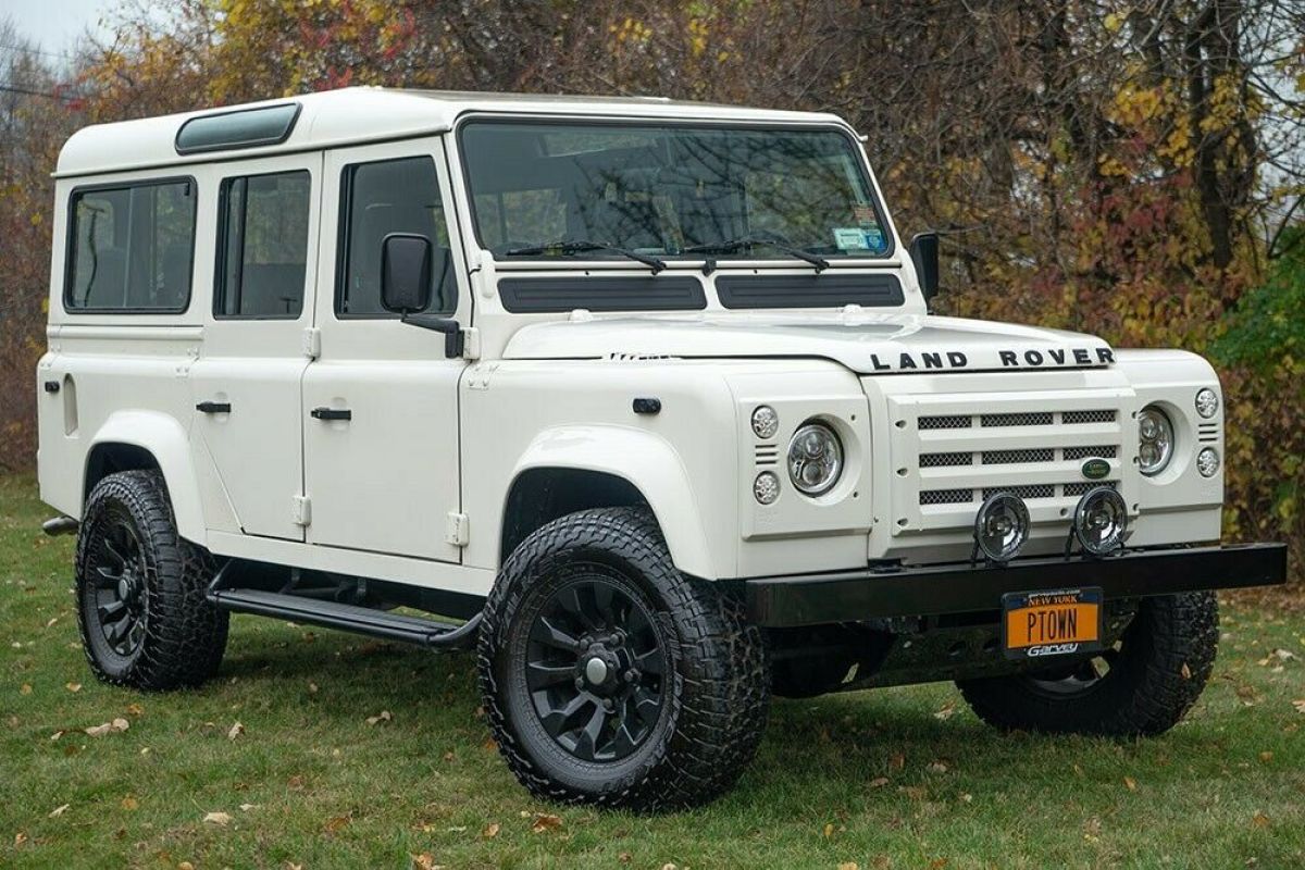65,427 Miles. 3.9 liter V8 with 180 HP and 5 speed manual transmission and AWD 1993 Land Rover Defender 110