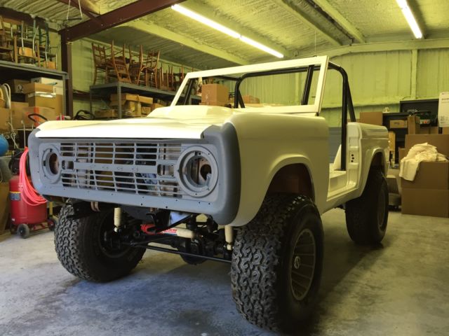 66-77 Ford Bronco Custom 4x4, lifted, new body, chassis complete, many new parts 1975 Ford Bronco