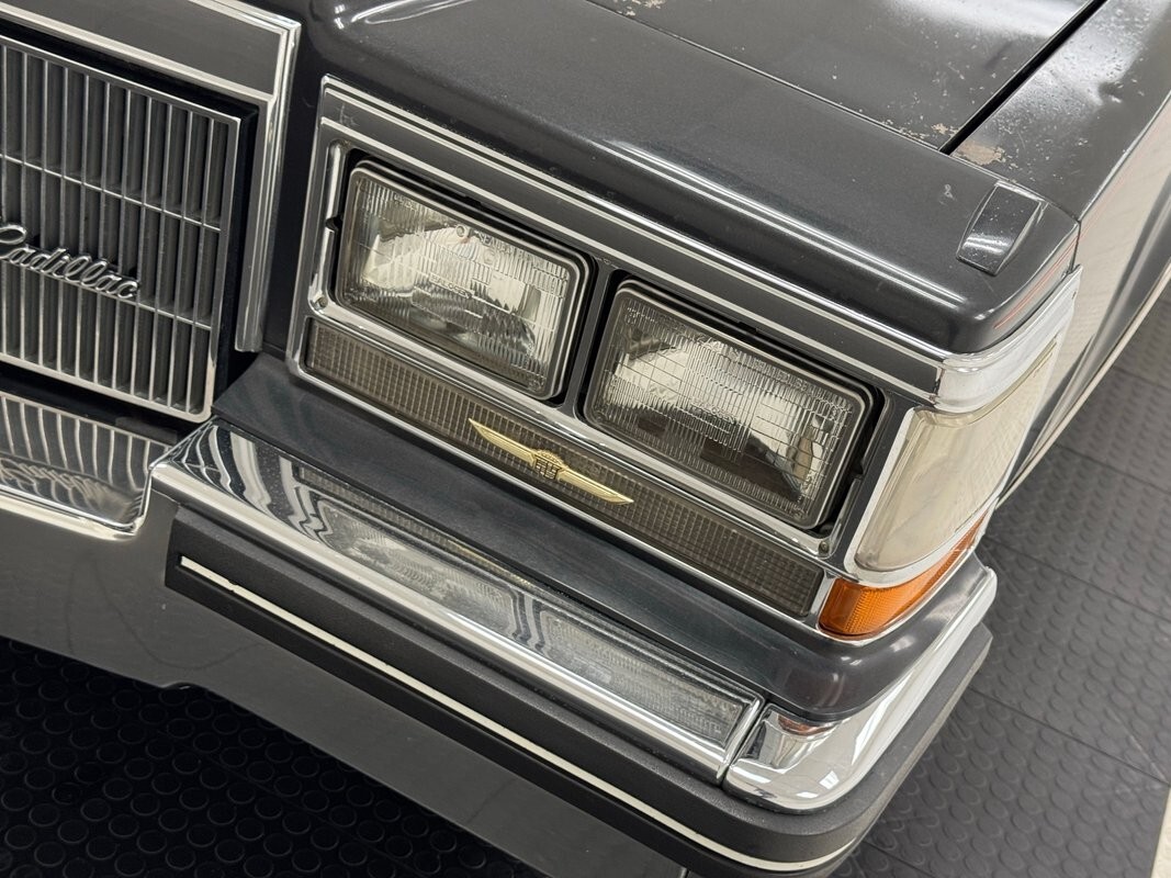1985 Cadillac Fleetwood Brougham d'Elegance - photo 11