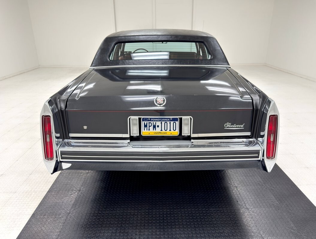 1985 Cadillac Fleetwood Brougham d'Elegance - photo 4