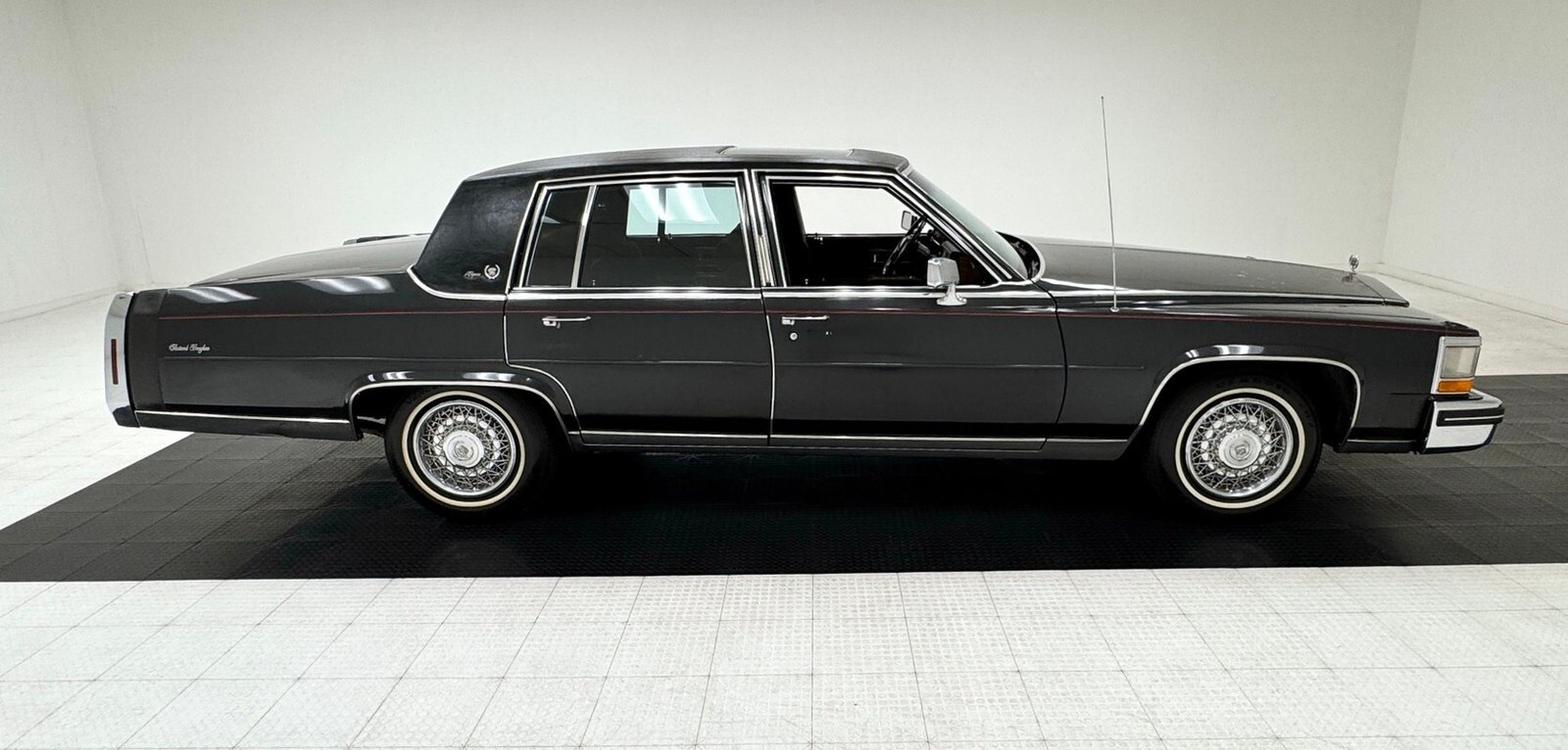 1985 Cadillac Fleetwood Brougham d'Elegance - photo 6