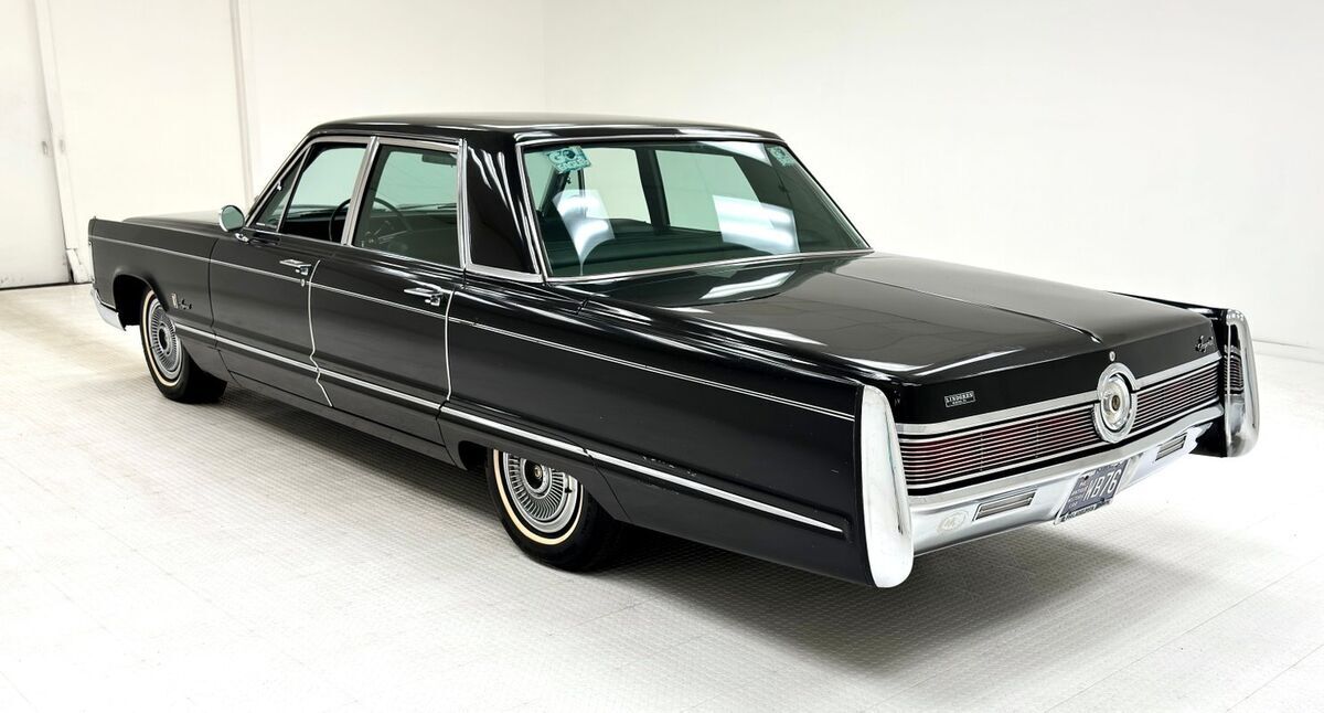 1967 Chrysler Imperial Crown 4 Door Sedan - photo 3