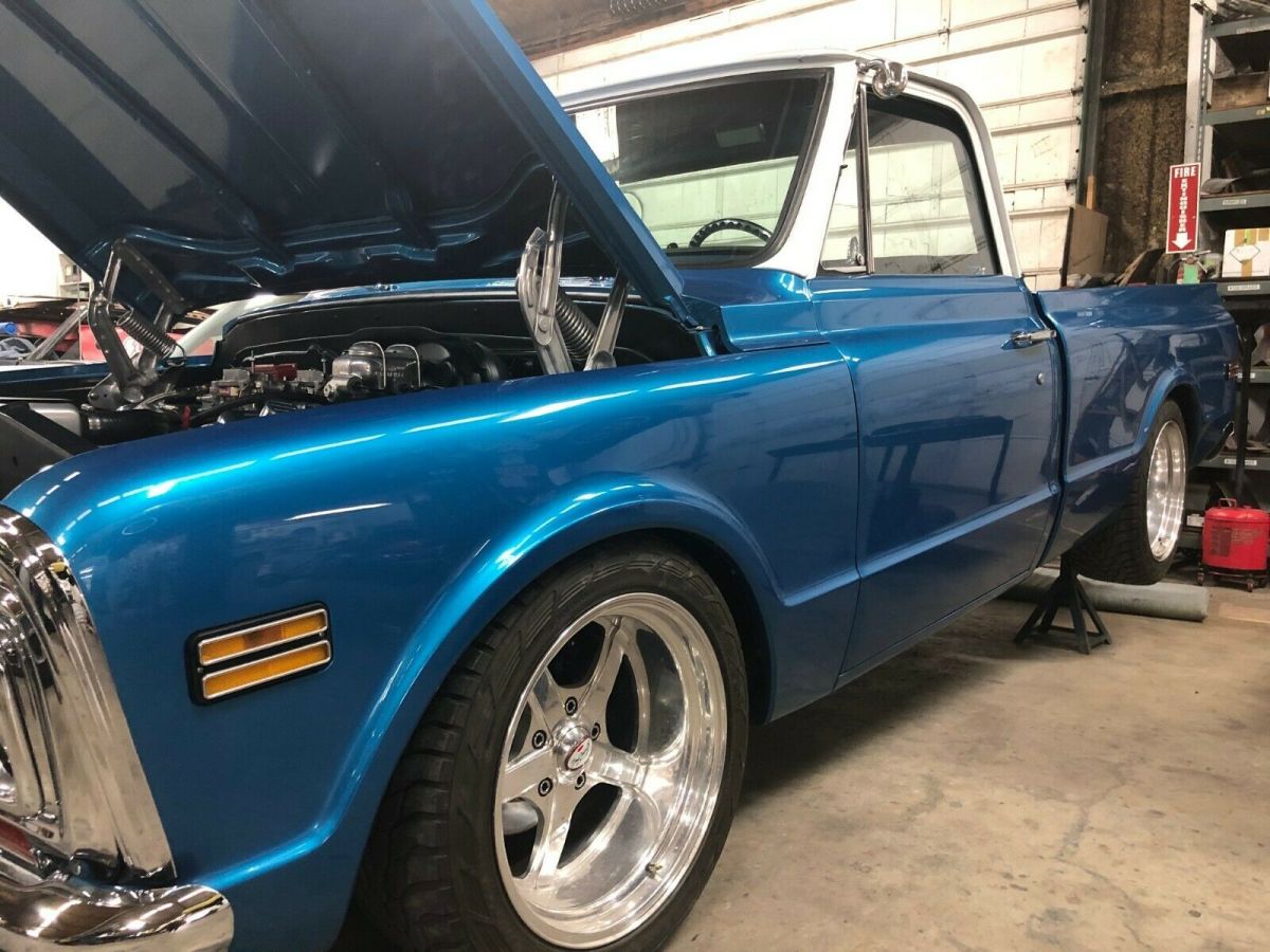 69 GMC 427 Truck w turbo 400 trans Pearl Wht Marina Blue, Boyd Cottington wheels 1969 GMC Truck