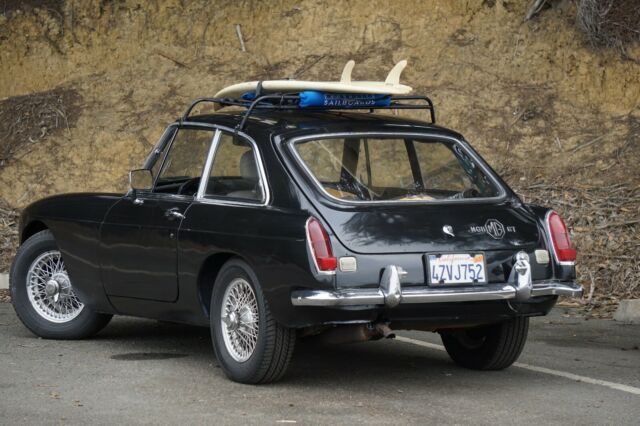 69 MGBGT Special Conversion (Seats, Batt, Paint, Camping, Surfing) 1969 MG MGB GT Hardtop