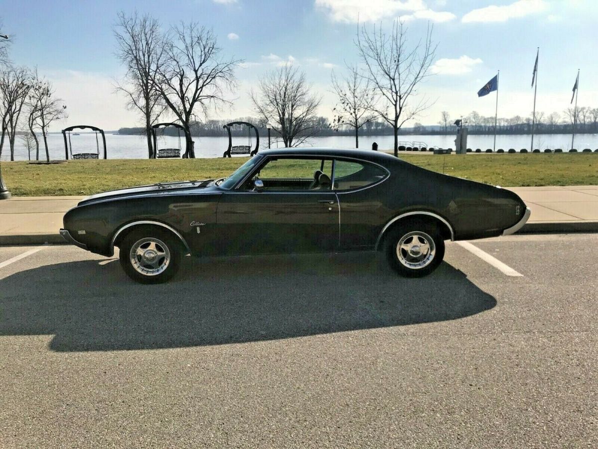 1969 Oldsmobile Cutlass holiday coupe - photo 2