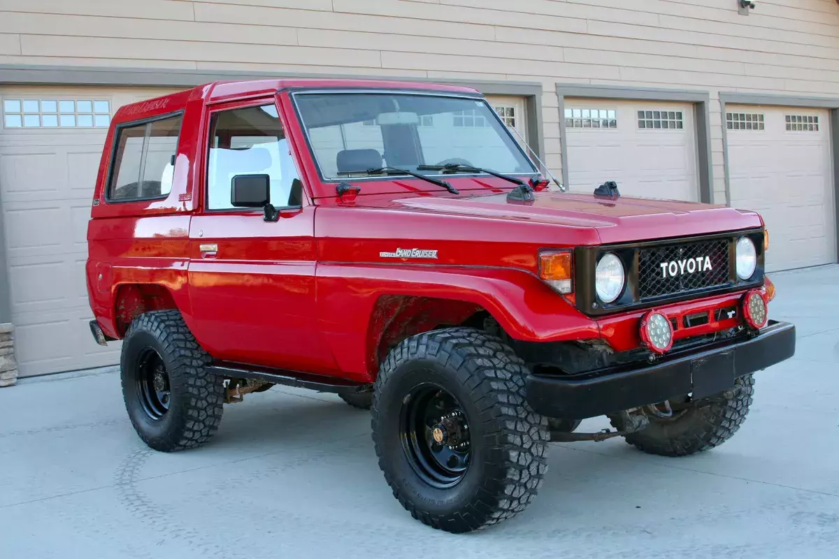 70 Series FJ70 Toyota Land Cruiser short wheelbase 1985 Toyota Land Cruiser