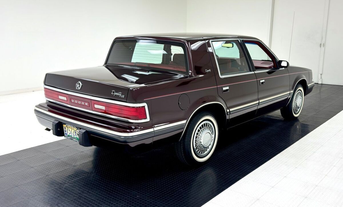 1993 Dodge Dynasty LE Sedan - photo 5