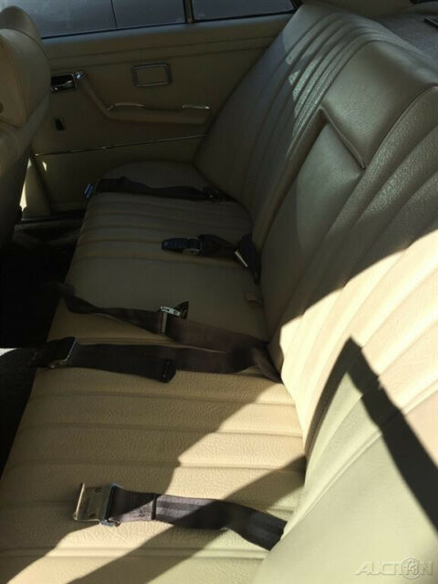1972 Mercedes-Benz 200-Series - photo 3