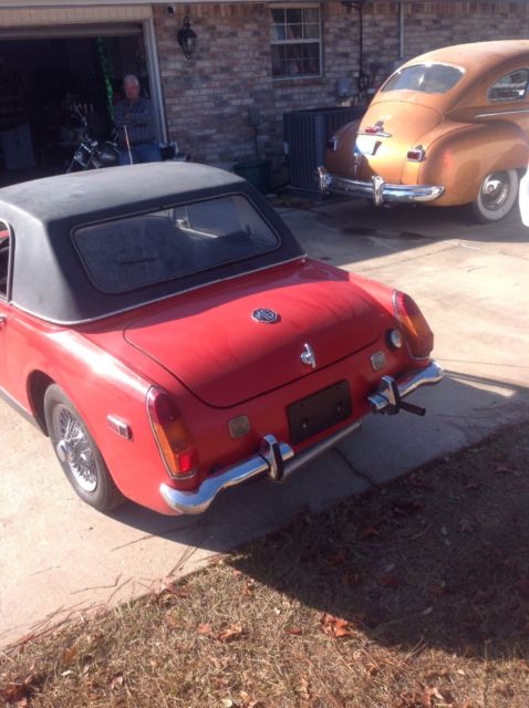 1972 MG Midget Has hard top and frame for soft - photo 8