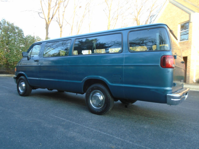 1994 Dodge RAM 350 Base Extended Passenger Van 3-Door - photo 2