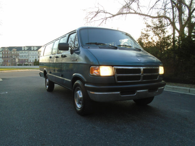 1994 Dodge RAM 350 Base Extended Passenger Van 3-Door - photo 5
