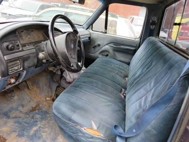 1994 Ford F-250 POWERSTROKE TURBO DIESEL 4X4 STANDARD SHIFT - photo 9