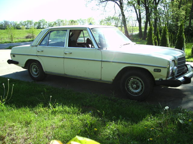 1974 Mercedes-Benz 200-Series - photo 4