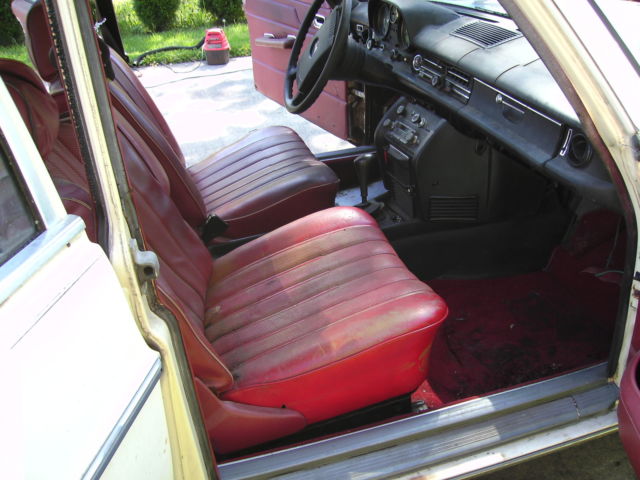 1974 Mercedes-Benz 200-Series - photo 6