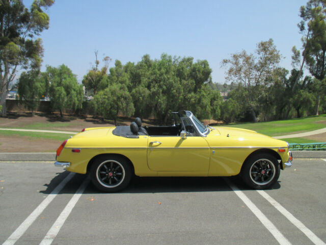 1974 MG MGB - photo 2
