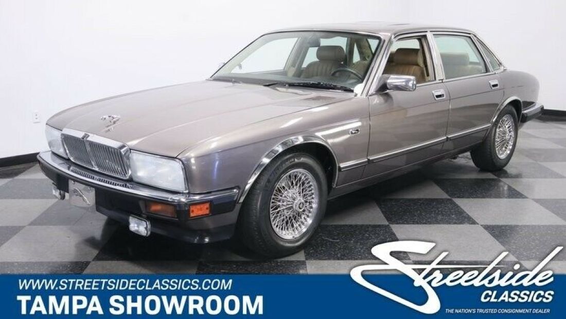 74K ACTUAL MILES FI 4.0 INLINE 6 WIRE WHEELS CLEAN CARFAX ENGLISH LUXURY 1990 Jaguar XJ6 Sovereign