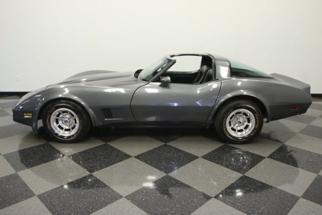 1981 Chevrolet Corvette Base Coupe 2-Door - photo 2