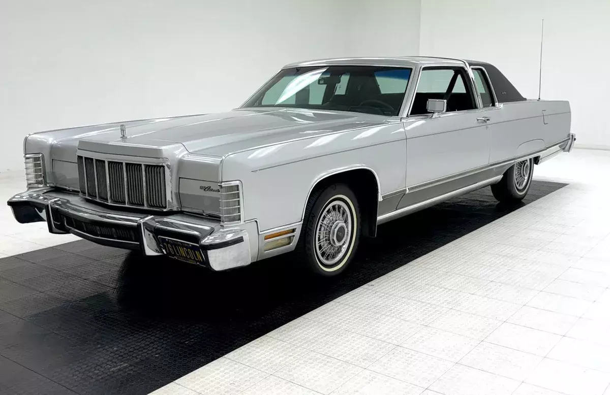 76,966 Miles/2 Owners/Garage Kept/460ci V8/Rebuilt C6 Auto/Well Preserved 1976 Lincoln Continental Town Coupe