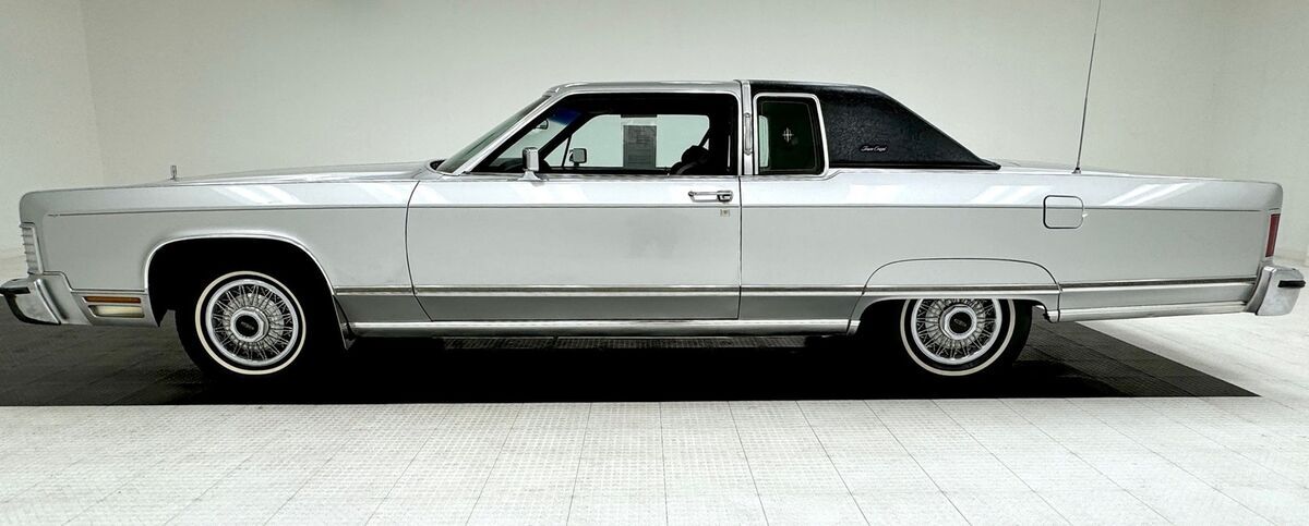 1976 Lincoln Continental Town Coupe - photo 2