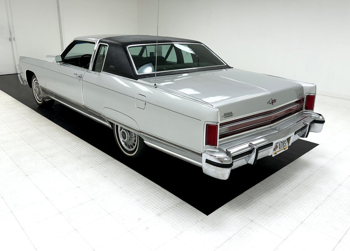 1976 Lincoln Continental Town Coupe - photo 3