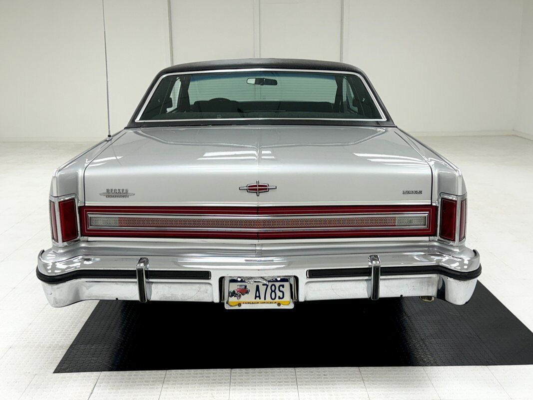 1976 Lincoln Continental Town Coupe - photo 4