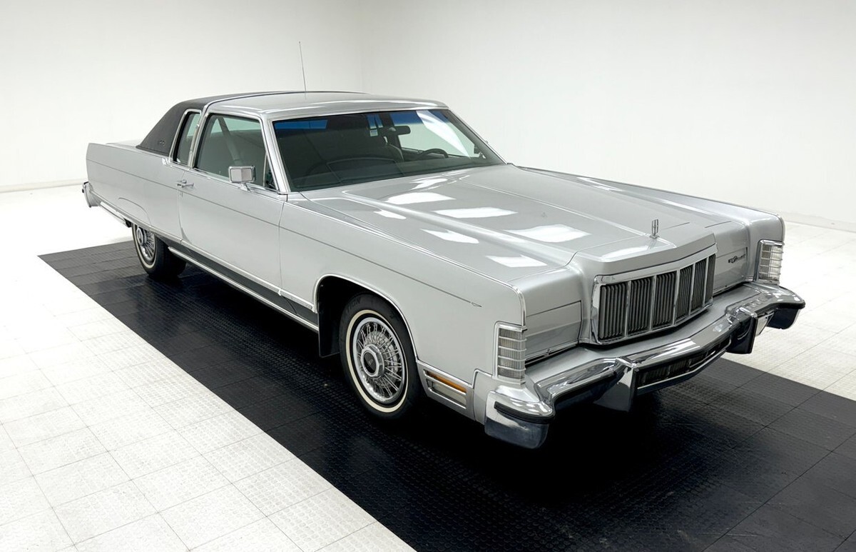 1976 Lincoln Continental Town Coupe - photo 7